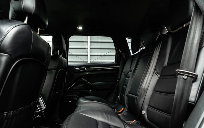 Porsche Cayenne cena 229000 przebieg: 240000, rok produkcji 2015 z Strzegom małe 596
